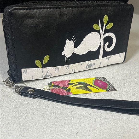 Charming Black and White Cat Wallet with Green Accents - Picture 2 of 6